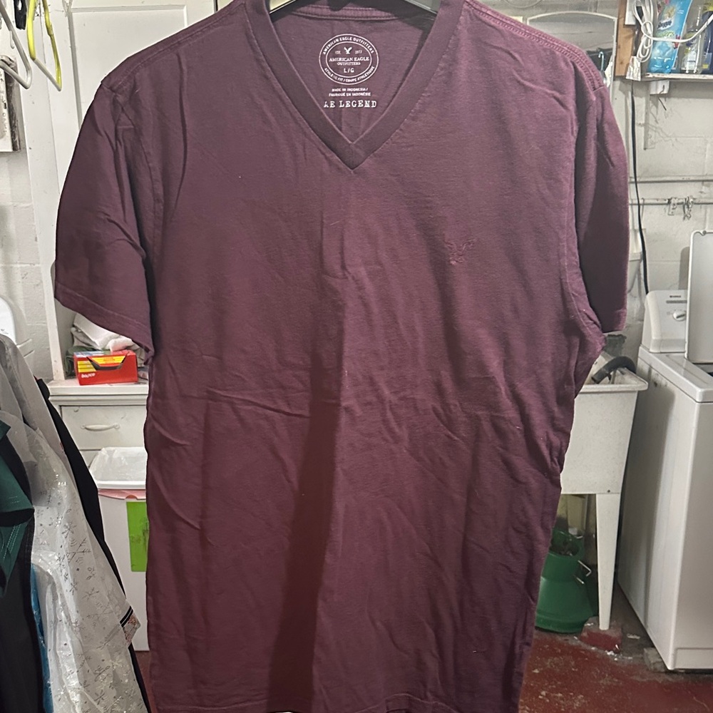 American Eagle Outfitters V-Neck T-Shirt - Burgundy
